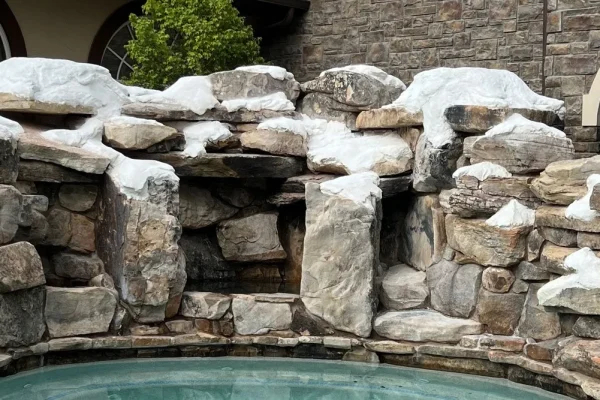 ORAUS_innAtChristmasPlace_snowyRocks